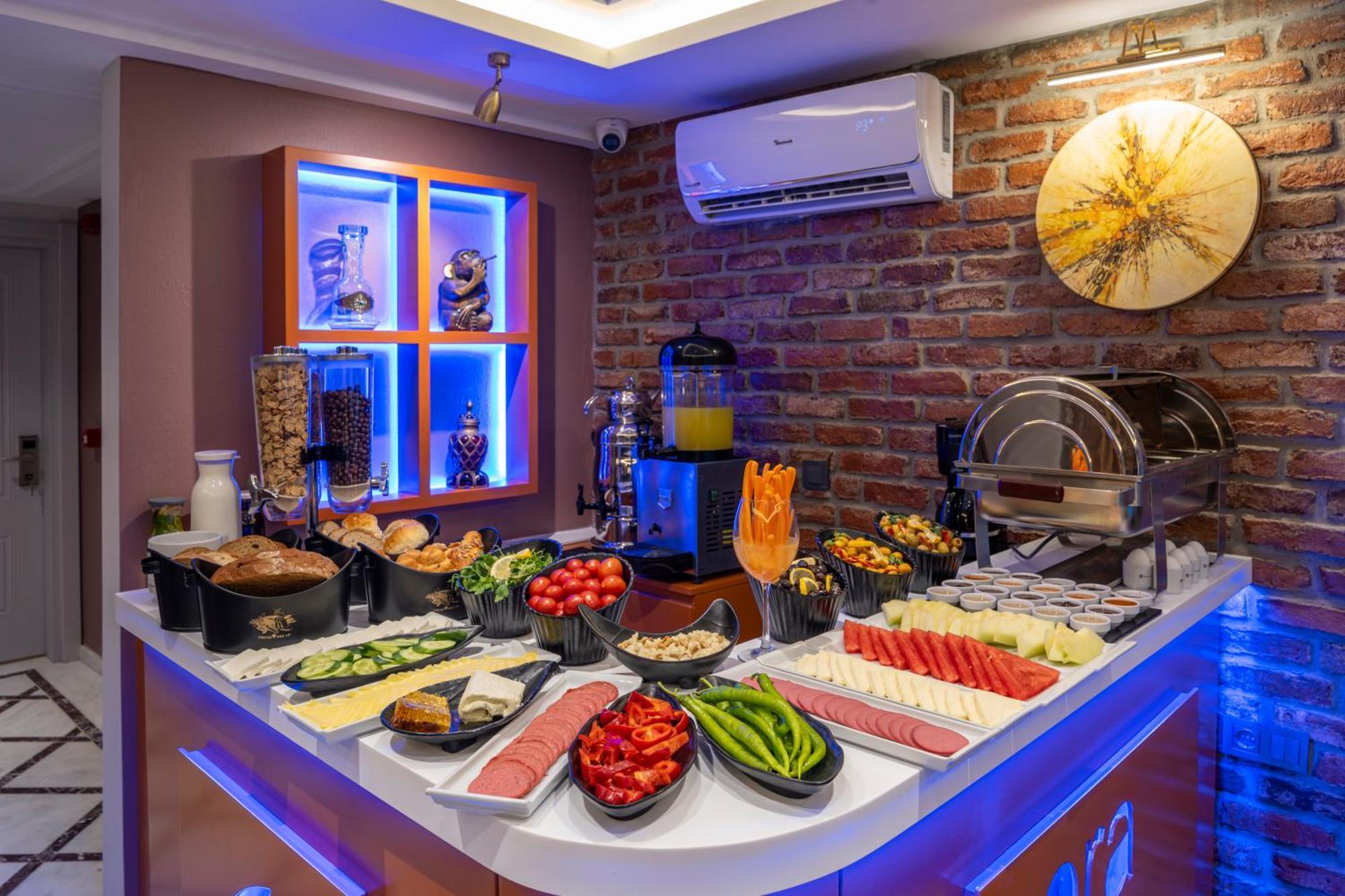 Pera Luna Premium Hotel Istanbul Exteriör bild