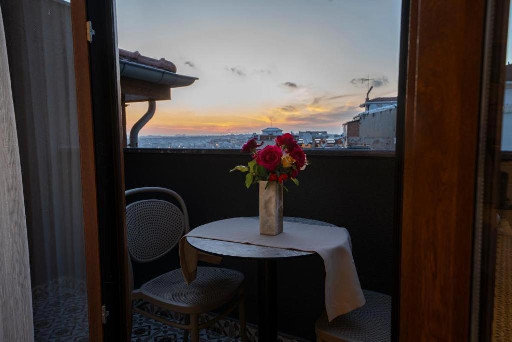 Pera Luna Premium Hotel Istanbul Exteriör bild